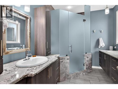 2213 Waddington Court Unit# 3, Kelowna, BC - Indoor Photo Showing Bathroom