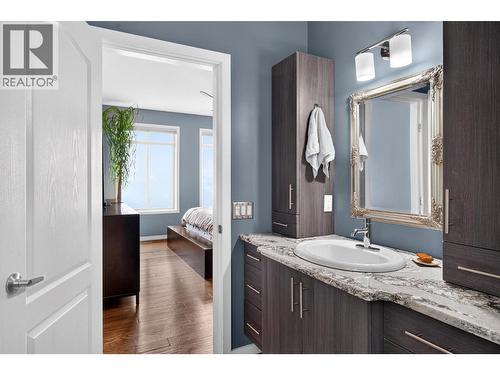 2213 Waddington Court Unit# 3, Kelowna, BC - Indoor Photo Showing Bathroom