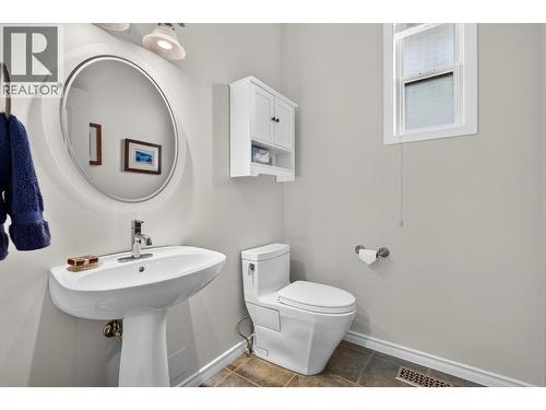 2213 Waddington Court Unit# 3, Kelowna, BC - Indoor Photo Showing Bathroom