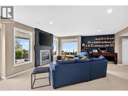 2213 Waddington Court Unit# 3, Kelowna, BC - Indoor Photo Showing Living Room With Fireplace