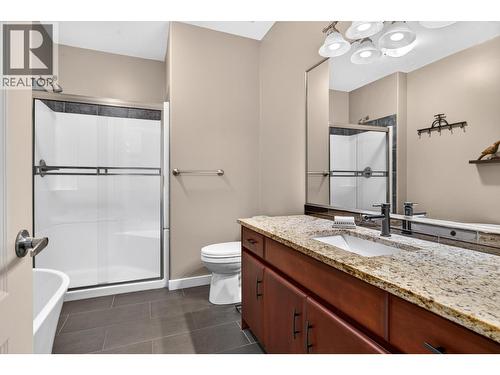 2213 Waddington Court Unit# 3, Kelowna, BC - Indoor Photo Showing Bathroom