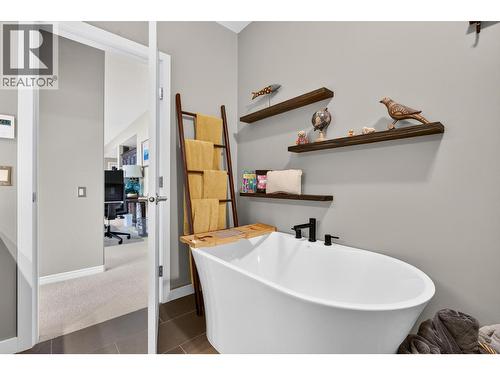 2213 Waddington Court Unit# 3, Kelowna, BC - Indoor Photo Showing Bathroom