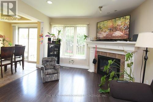 509 Southridge Drive, Hamilton, ON - Indoor Photo Showing Living Room With Fireplace