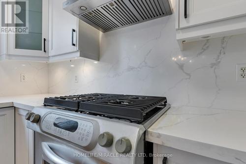 9 Peridot Road, Brampton, ON - Indoor Photo Showing Kitchen