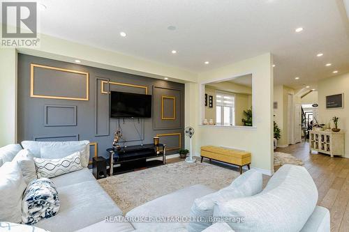 67 Malcolm Crescent, Haldimand, ON - Indoor Photo Showing Living Room