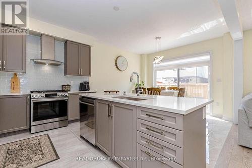 67 Malcolm Crescent, Haldimand, ON - Indoor Photo Showing Kitchen With Upgraded Kitchen