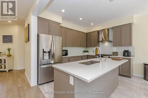 67 Malcolm Crescent, Haldimand, ON - Indoor Photo Showing Kitchen With Upgraded Kitchen