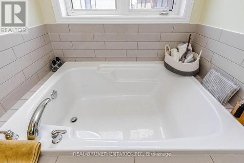 67 Malcolm Crescent, Haldimand, ON - Indoor Photo Showing Bathroom