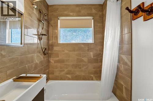 826 W Avenue N, Saskatoon, SK - Indoor Photo Showing Bathroom