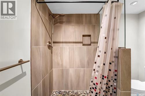826 W Avenue N, Saskatoon, SK - Indoor Photo Showing Bathroom