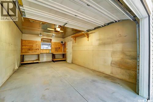 826 W Avenue N, Saskatoon, SK - Indoor Photo Showing Garage