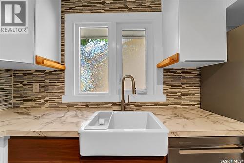826 W Avenue N, Saskatoon, SK - Indoor Photo Showing Kitchen With Double Sink