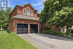 131 HUNTINGWOOD AVENUE  Hamilton (Dundas), ON L9H 6X5
