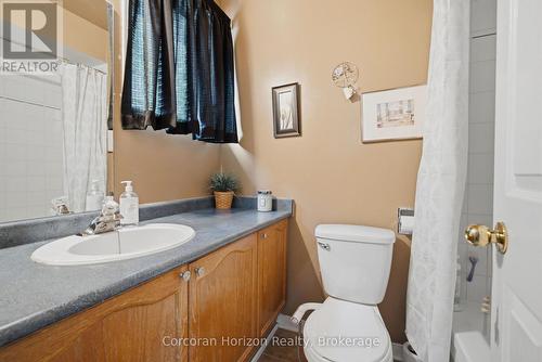 131 Huntingwood Avenue, Hamilton (Dundas), ON - Indoor Photo Showing Bathroom