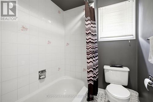 131 Huntingwood Avenue, Hamilton (Dundas), ON - Indoor Photo Showing Bathroom