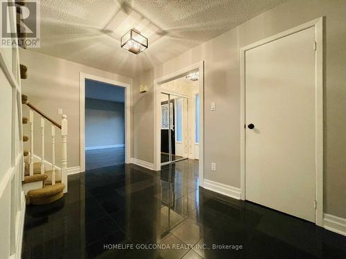 UPPER LEVEL - 909 FERNDALE CRESCENT , Newmarket, Ontario L3Y 6B6 2