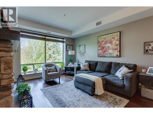 2760 Auburn Road Unit# 212, West Kelowna, BC - Indoor Photo Showing Living Room