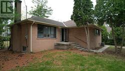 394 MAPLEHURST AVENUE Oakville, ON L6L 4Y6