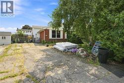 8 BRENDAN Court  Hamilton, ON L8T 4R4