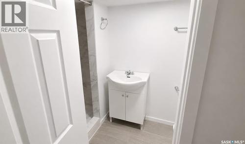 308 26Th Street, Saskatoon, SK - Indoor Photo Showing Bathroom