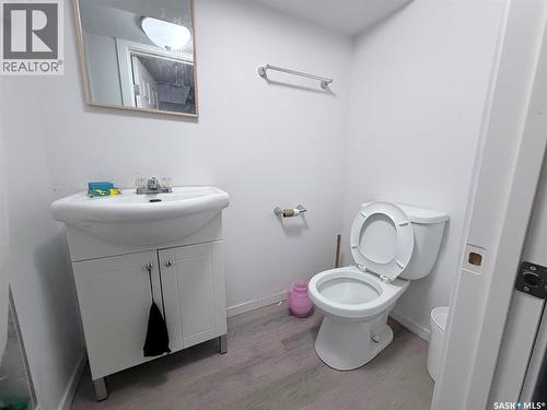 308 26Th Street, Saskatoon, SK - Indoor Photo Showing Bathroom