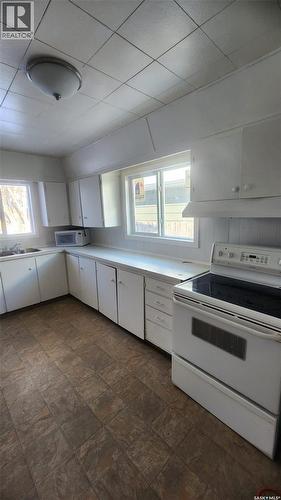 308 26Th Street, Saskatoon, SK - Indoor Photo Showing Kitchen
