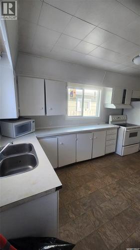 308 26Th Street, Saskatoon, SK - Indoor Photo Showing Kitchen With Double Sink