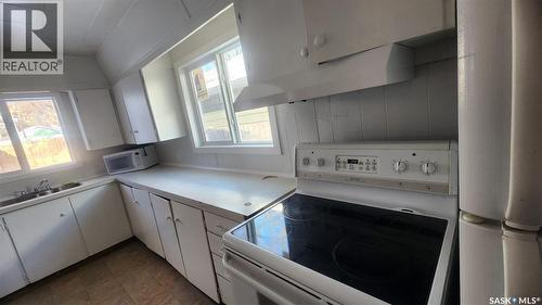 308 26Th Street, Saskatoon, SK - Indoor Photo Showing Kitchen
