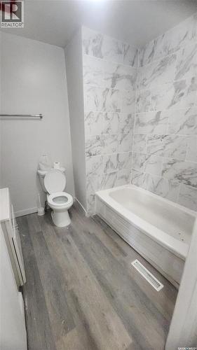 308 26Th Street, Saskatoon, SK - Indoor Photo Showing Bathroom