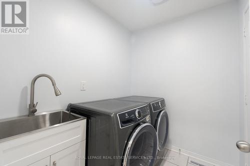 Laundry Room (Main Level) - 3955 Foxwood Avenue, Mississauga, ON - Indoor Photo Showing Laundry Room