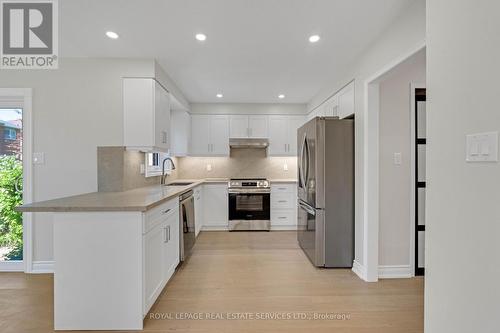 Kitchen - 3955 Foxwood Avenue, Mississauga, ON - Indoor Photo Showing Kitchen With Stainless Steel Kitchen With Upgraded Kitchen