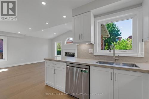 Kitchen - 3955 Foxwood Avenue, Mississauga, ON - Indoor Photo Showing Kitchen With Double Sink