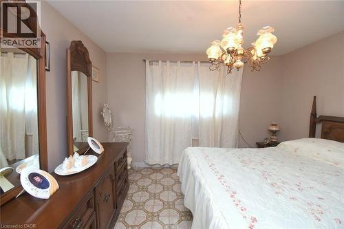 36 Abbington Drive, Hamilton, ON - Indoor Photo Showing Bedroom