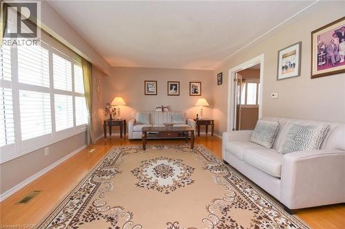 36 Abbington Drive, Hamilton, ON - Indoor Photo Showing Living Room