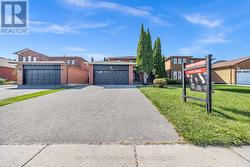 296 THORNTON ROAD N  Oshawa, ON L1J 6T7