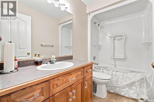 518 Peterson Crescent, Saskatoon, SK - Indoor Photo Showing Bathroom