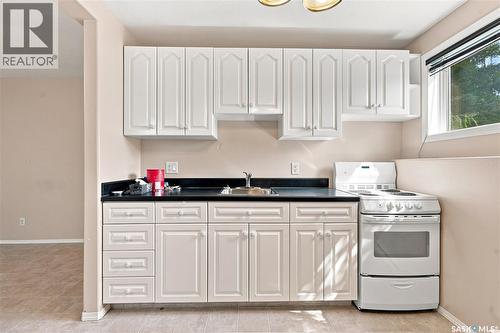 518 Peterson Crescent, Saskatoon, SK - Indoor Photo Showing Kitchen