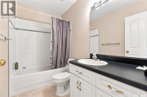 518 Peterson Crescent, Saskatoon, SK - Indoor Photo Showing Bathroom