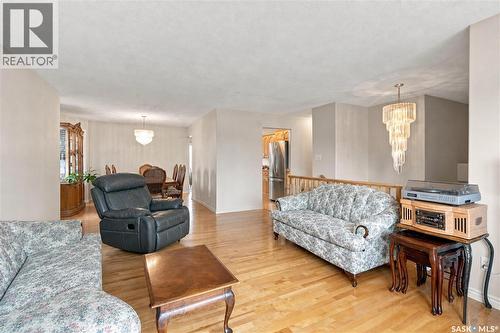 518 Peterson Crescent, Saskatoon, SK - Indoor Photo Showing Living Room