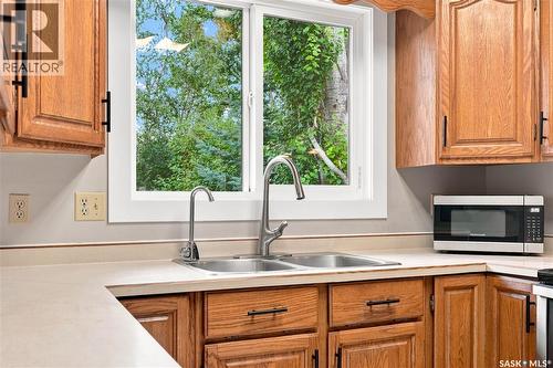 619 Addie Crescent, Saskatoon, SK - Indoor Photo Showing Kitchen With Double Sink