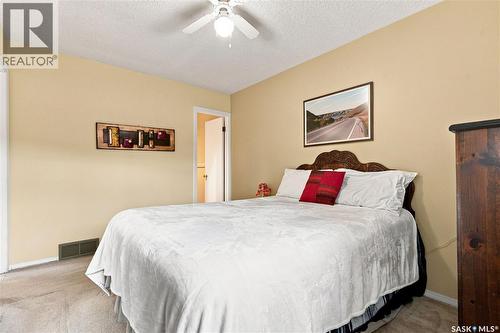 619 Addie Crescent, Saskatoon, SK - Indoor Photo Showing Bedroom