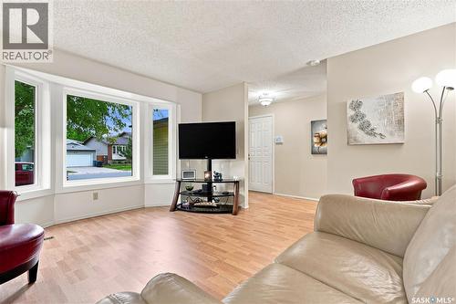 619 Addie Crescent, Saskatoon, SK - Indoor Photo Showing Living Room