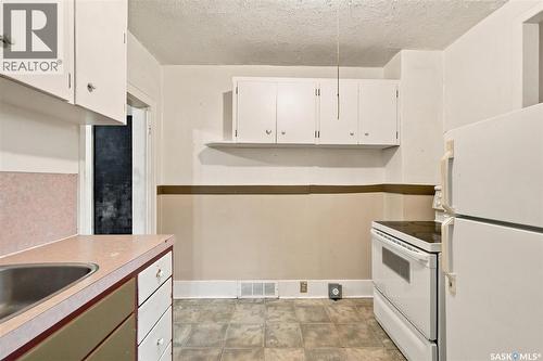 111 9Th Street E, Saskatoon, SK - Indoor Photo Showing Kitchen