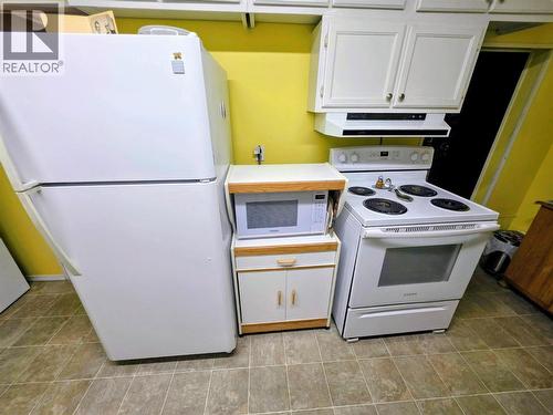 1142 Third Avenue, Trail, BC - Indoor Photo Showing Kitchen