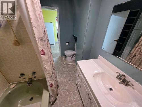 1142 Third Avenue, Trail, BC - Indoor Photo Showing Bathroom