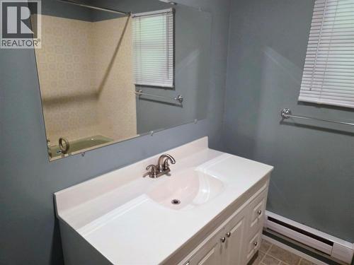 1142 Third Avenue, Trail, BC - Indoor Photo Showing Bathroom