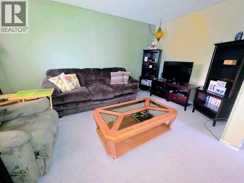 1142 Third Avenue, Trail, BC - Indoor Photo Showing Living Room