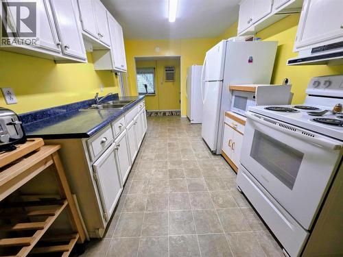1142 Third Avenue, Trail, BC - Indoor Photo Showing Kitchen With Double Sink