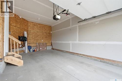 20 5301 Beacon Drive, Regina, SK - Indoor Photo Showing Garage