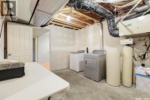 7323 Maple View Crescent, Regina, SK - Indoor Photo Showing Laundry Room